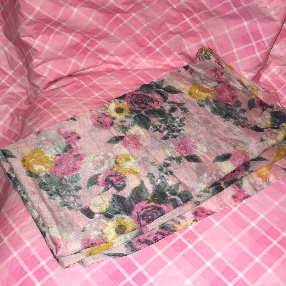 🎈SALE🎈🧣SCARF#24 “PINK FLORAL”🧣